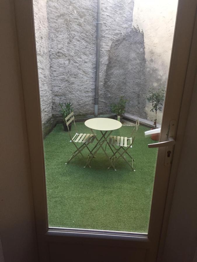 Victor Hugo Confort Et Sa Pizza Offerte Aurillac Exteriér fotografie