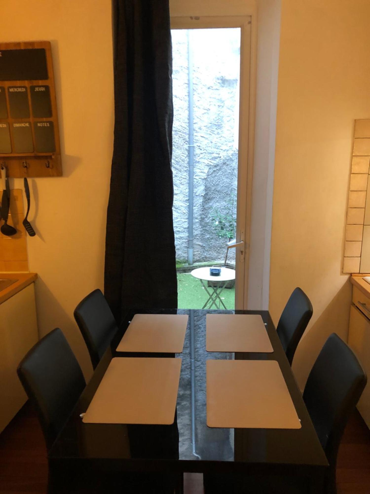 Victor Hugo Confort Et Sa Pizza Offerte Aurillac Exteriér fotografie